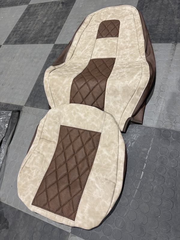 Stolsöverdrag passar Volvo 4 Brun / sand polyrethane