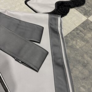 Gardinset grå svart skinn