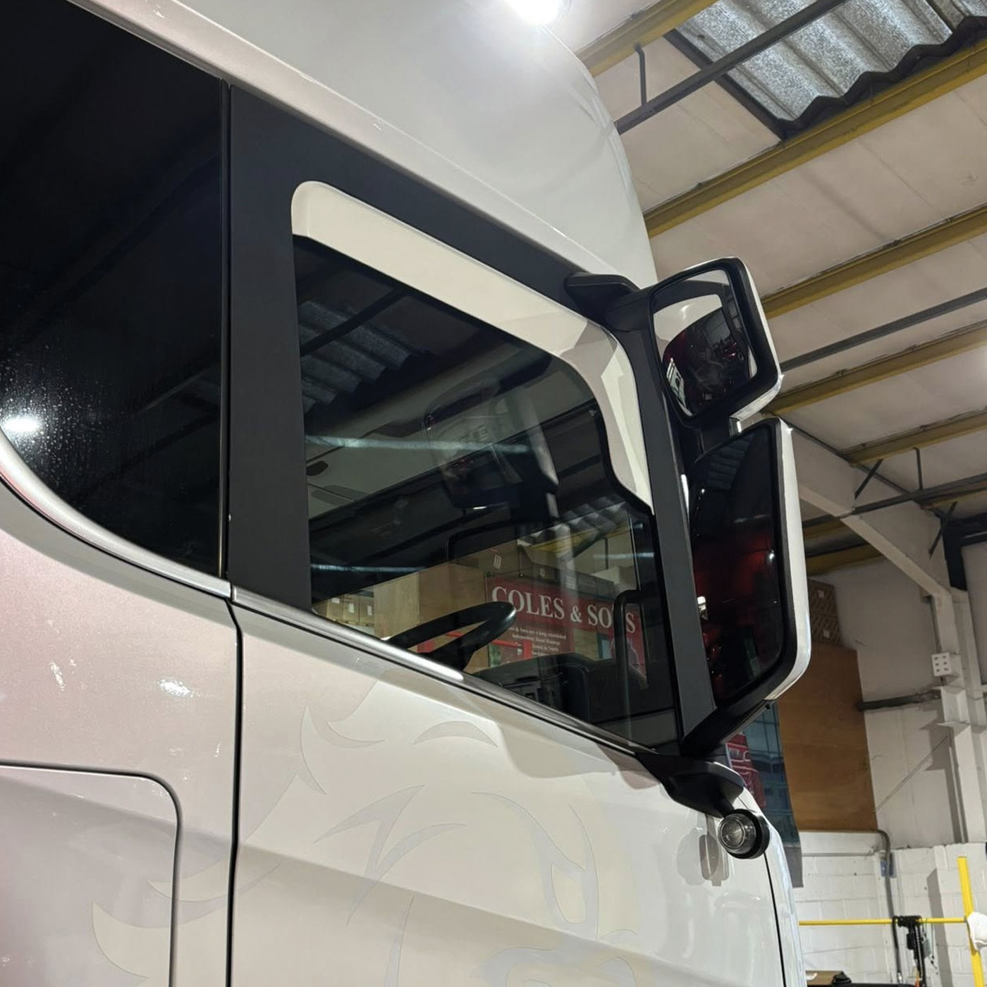 Vindavisare Coles passar Scania NG kort